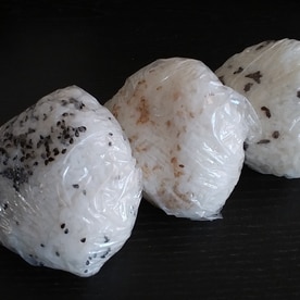 茹で鶏でおにぎり3種 梅みそ塩 レシピ 作り方 By A S A P 楽天レシピ 茹で鶏でおにぎり3種 梅みそ塩 レシピ 作り方 By A S A P 楽天レシピ